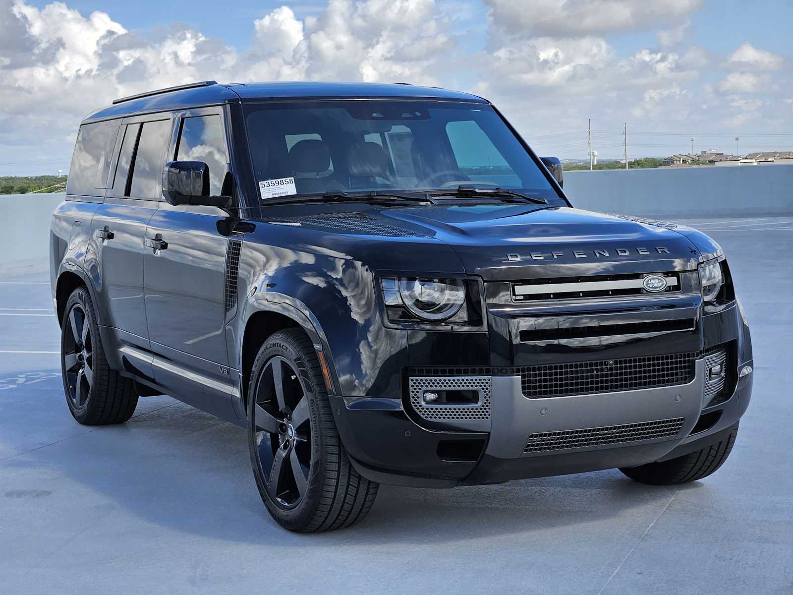 2025 Land Rover Defender 130 V8 photo 3