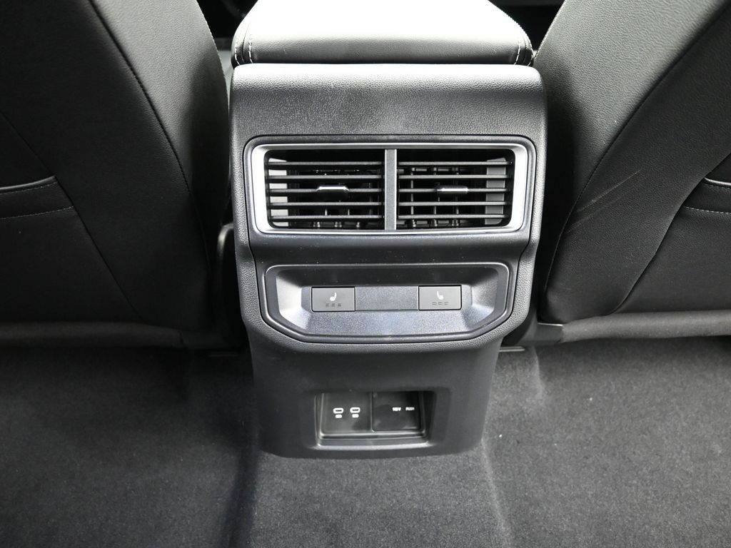 2025 Volkswagen Atlas Cross Sport SEL R-Line photo 40