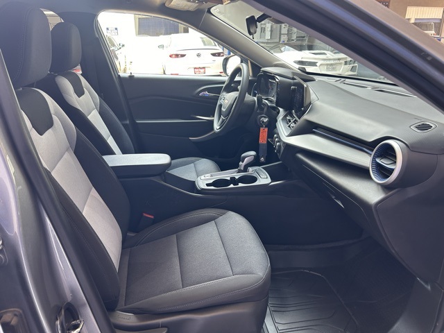 2025 Chevrolet Trax LS photo 18