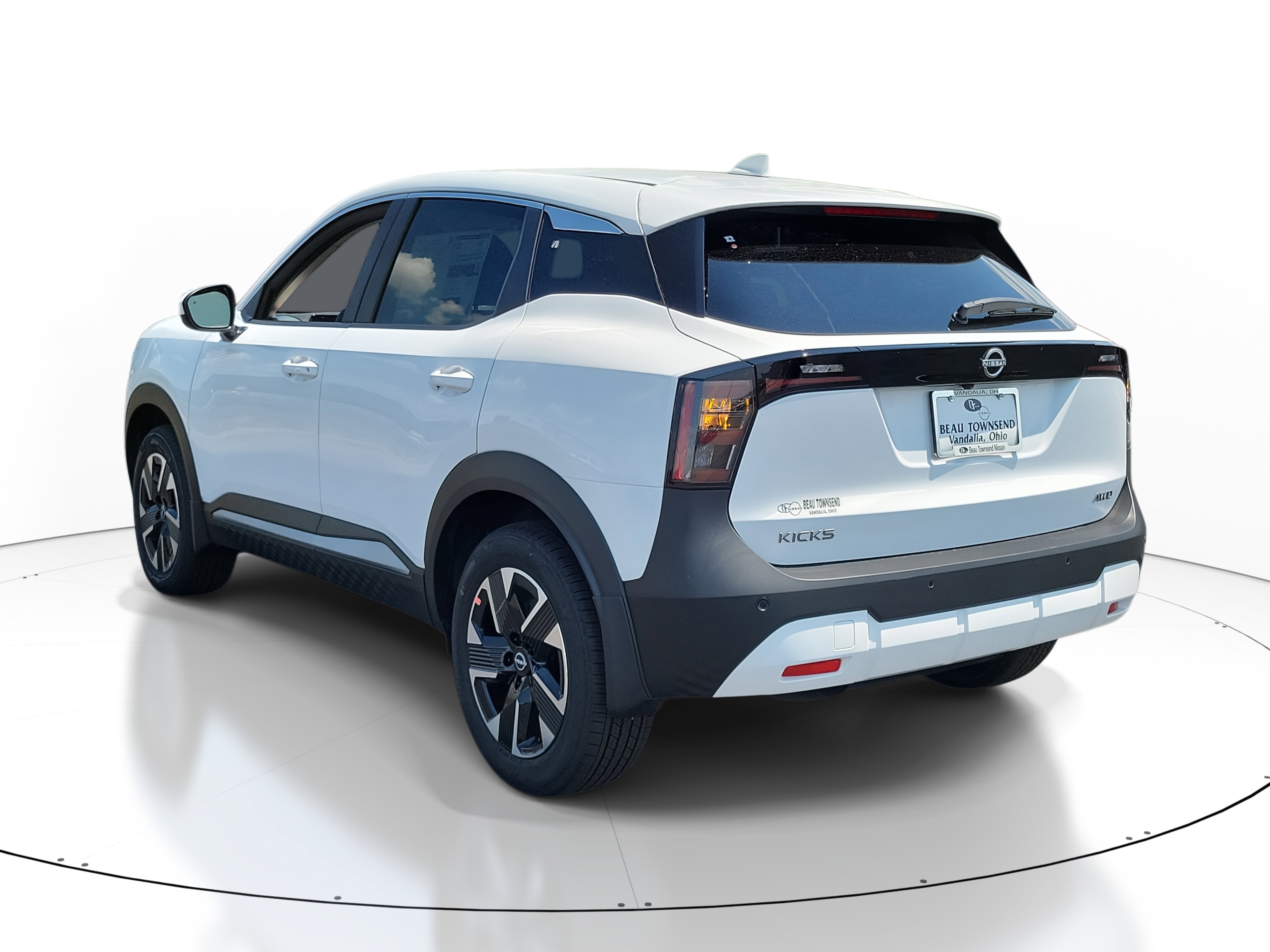 2025 Nissan Kicks SV photo 3