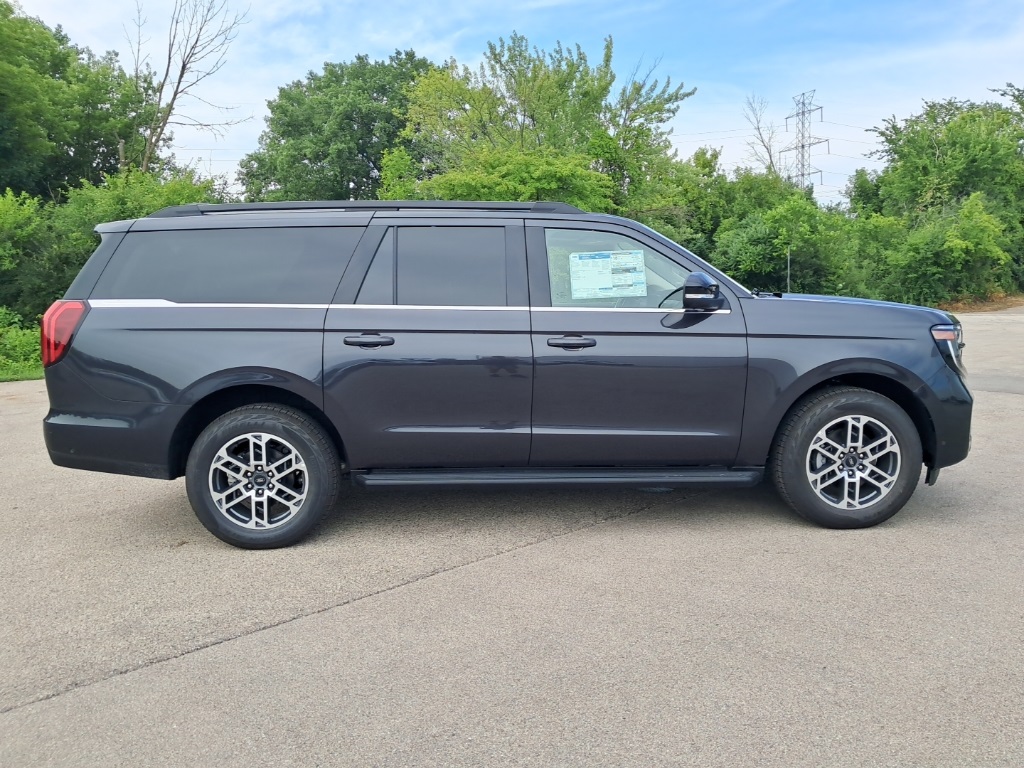 2025 Ford Expedition MAX photo 3