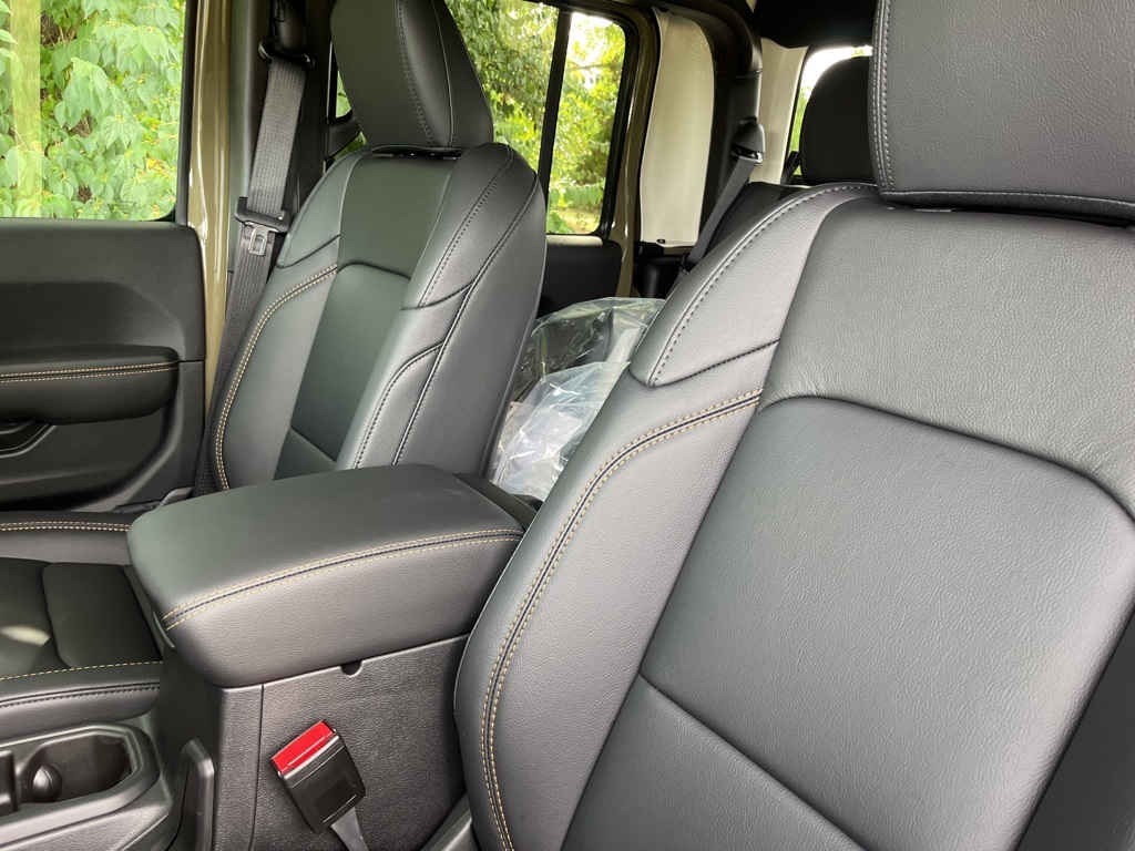 2025 Jeep Gladiator Sport photo 4