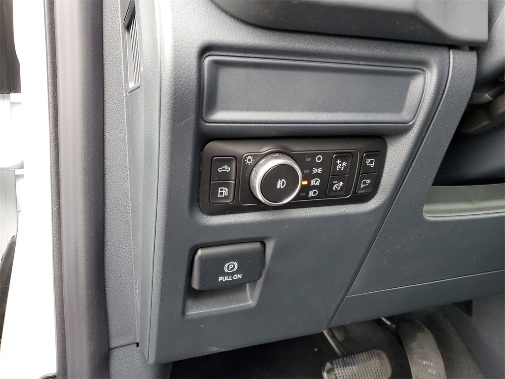 2025 Ford F-150 XLT photo 9