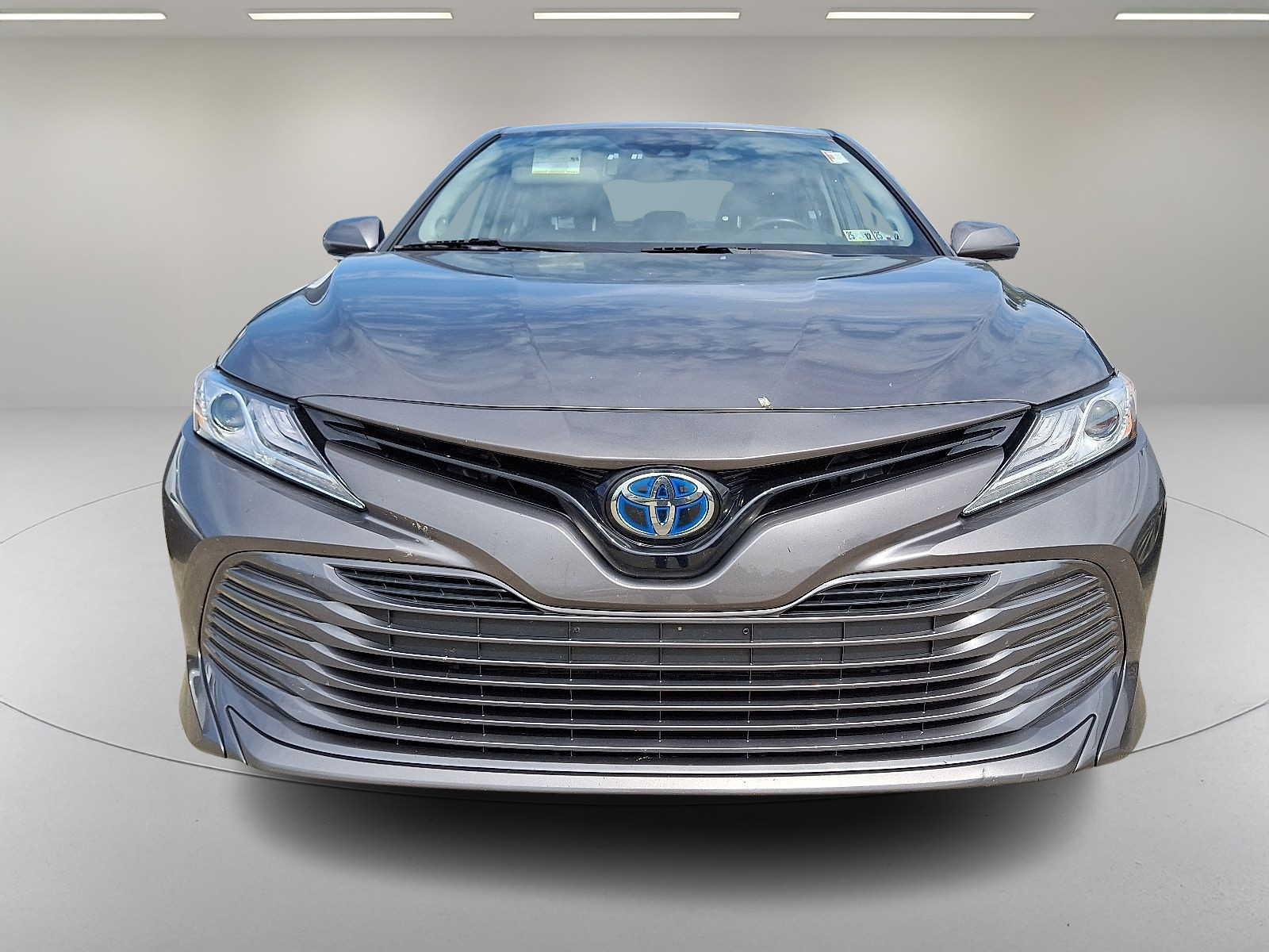 2019 Toyota Camry Hybrid XLE photo 3