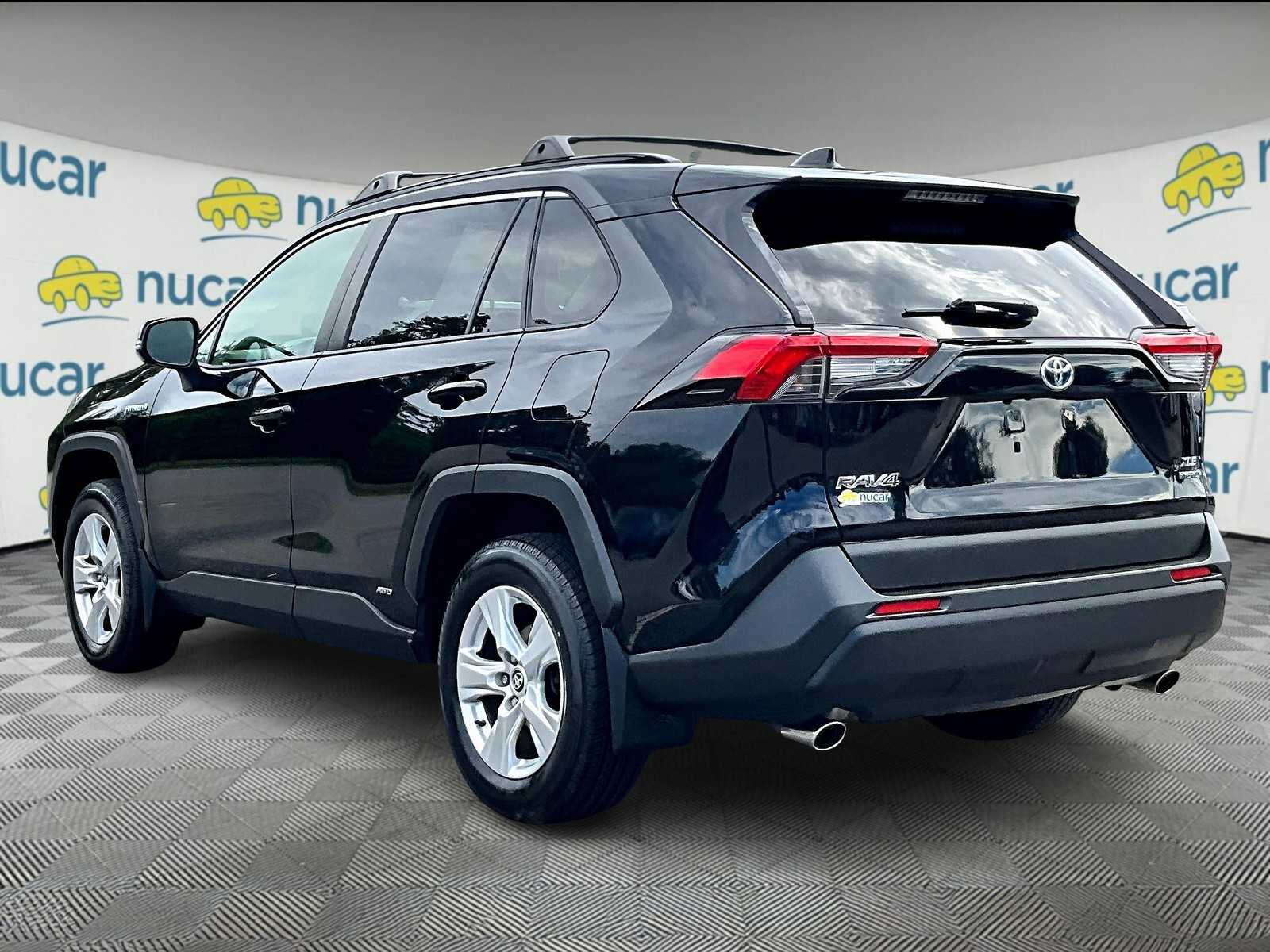 2021 Toyota RAV4 XLE photo 4
