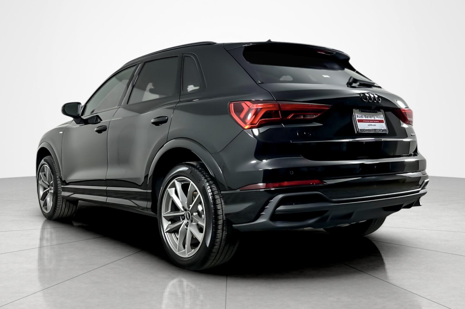 2025 Audi Q3 S line Premium 45 TFSI photo 3