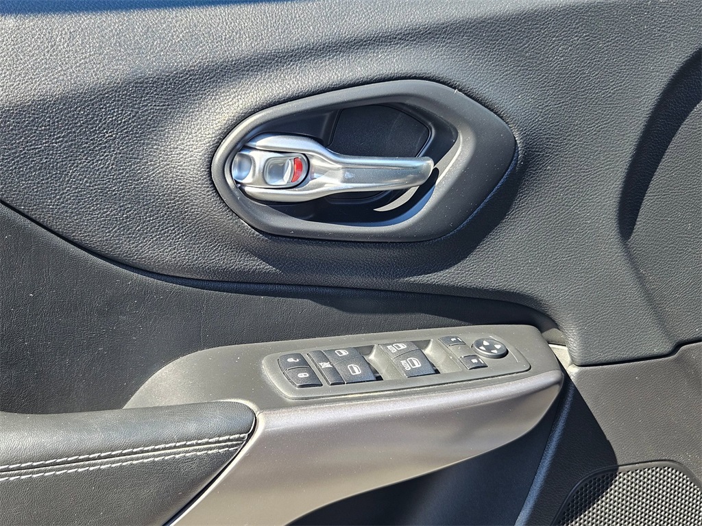 2019 Jeep Cherokee Latitude photo 10
