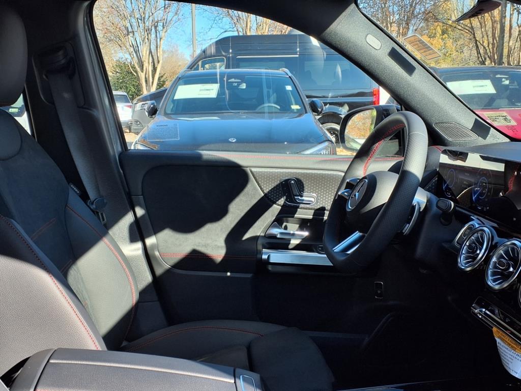 2024 Mercedes Benz EQB 300 4MATIC photo 7