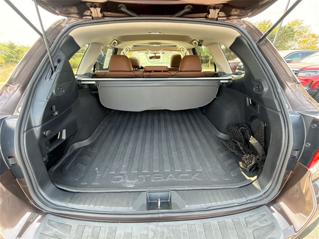 2019 Subaru Outback 3.6R Touring photo 19