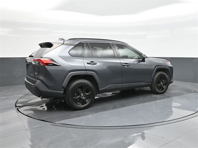 2020 Toyota RAV4 XLE photo 12
