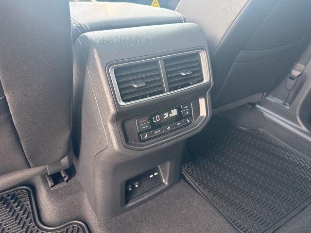 2025 Volkswagen Atlas SEL photo 25