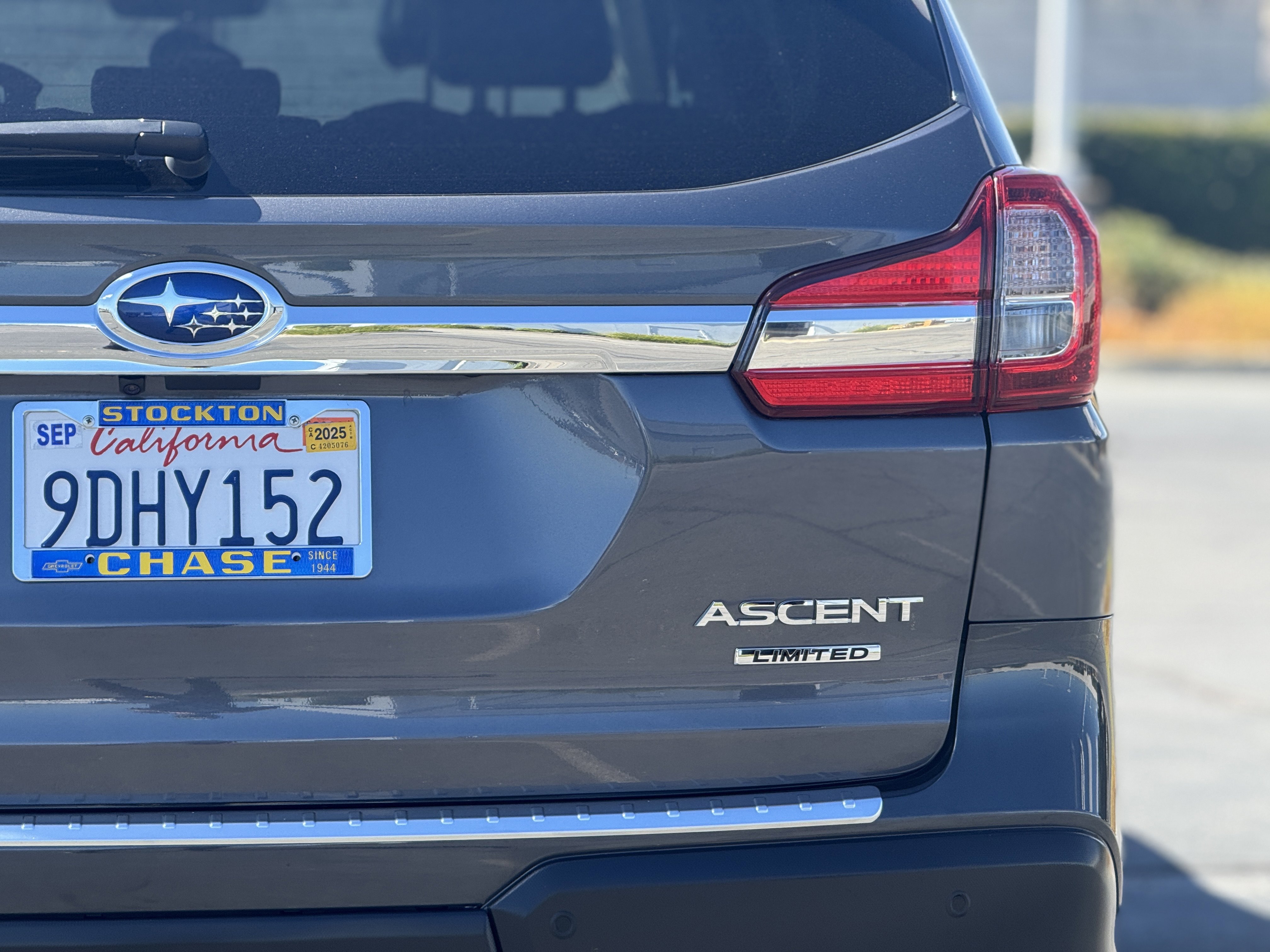 2022 Subaru Ascent Limited photo 2