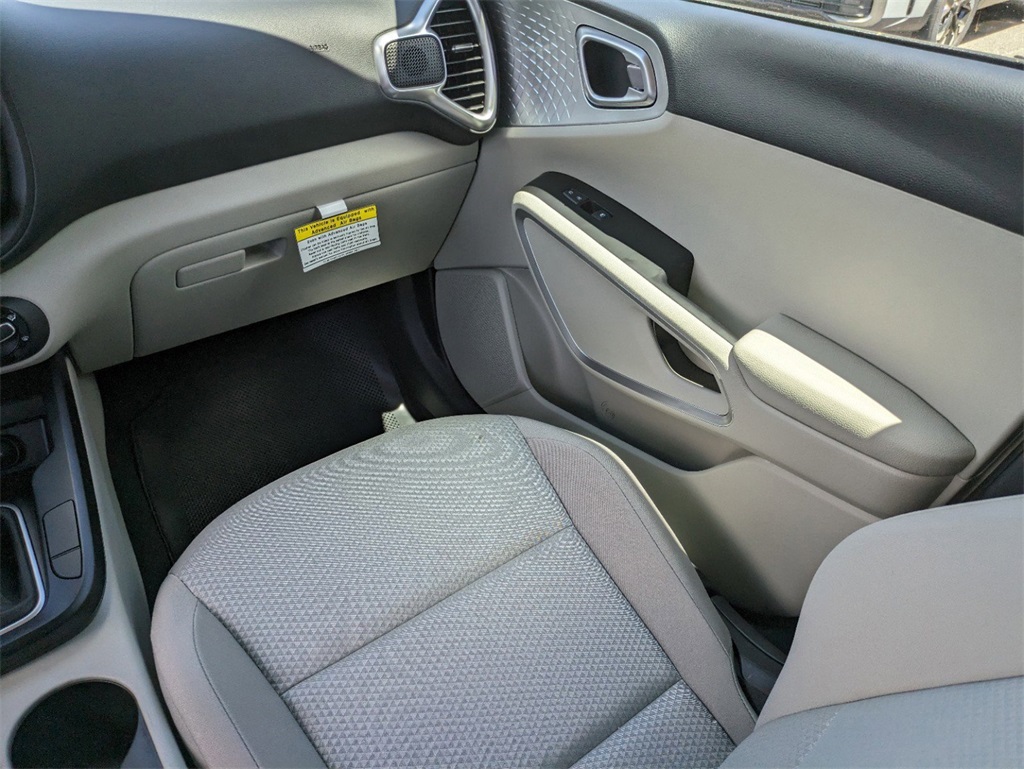 2025 Kia Soul LX photo 12