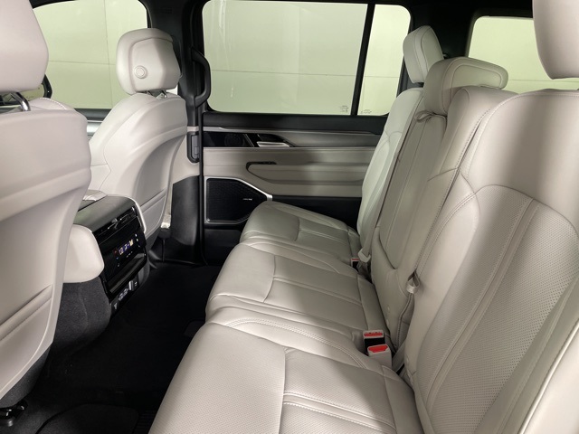 2025 Jeep Wagoneer L Series II photo 33
