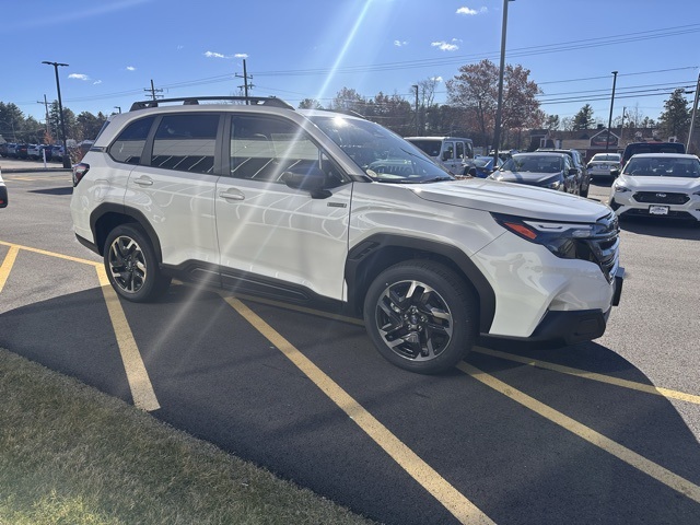 2025 Subaru Forester Premium photo 3