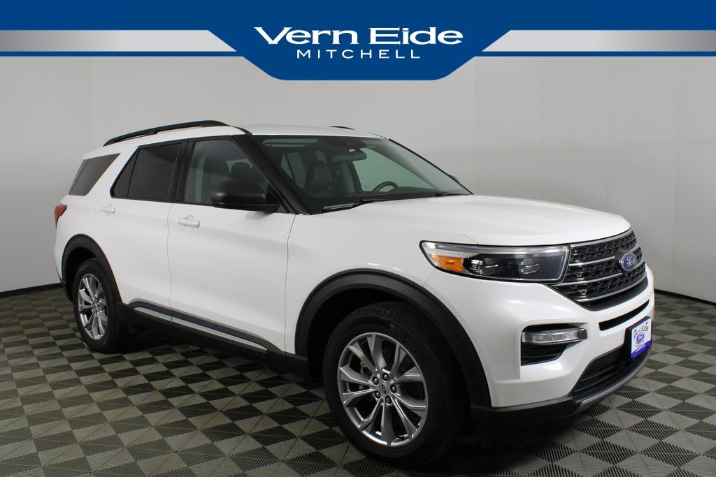 2023 Ford Explorer XLT's photo