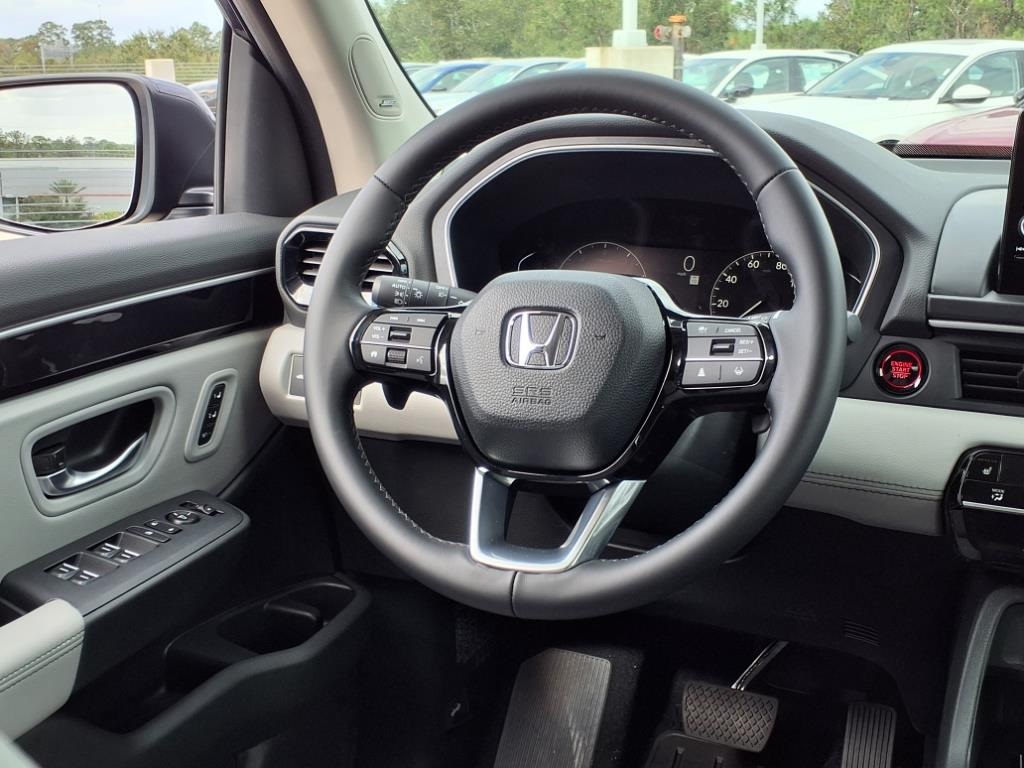 2025 Honda Pilot Touring photo 10