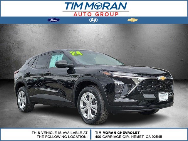 2024 Chevrolet Trax LS photo 2