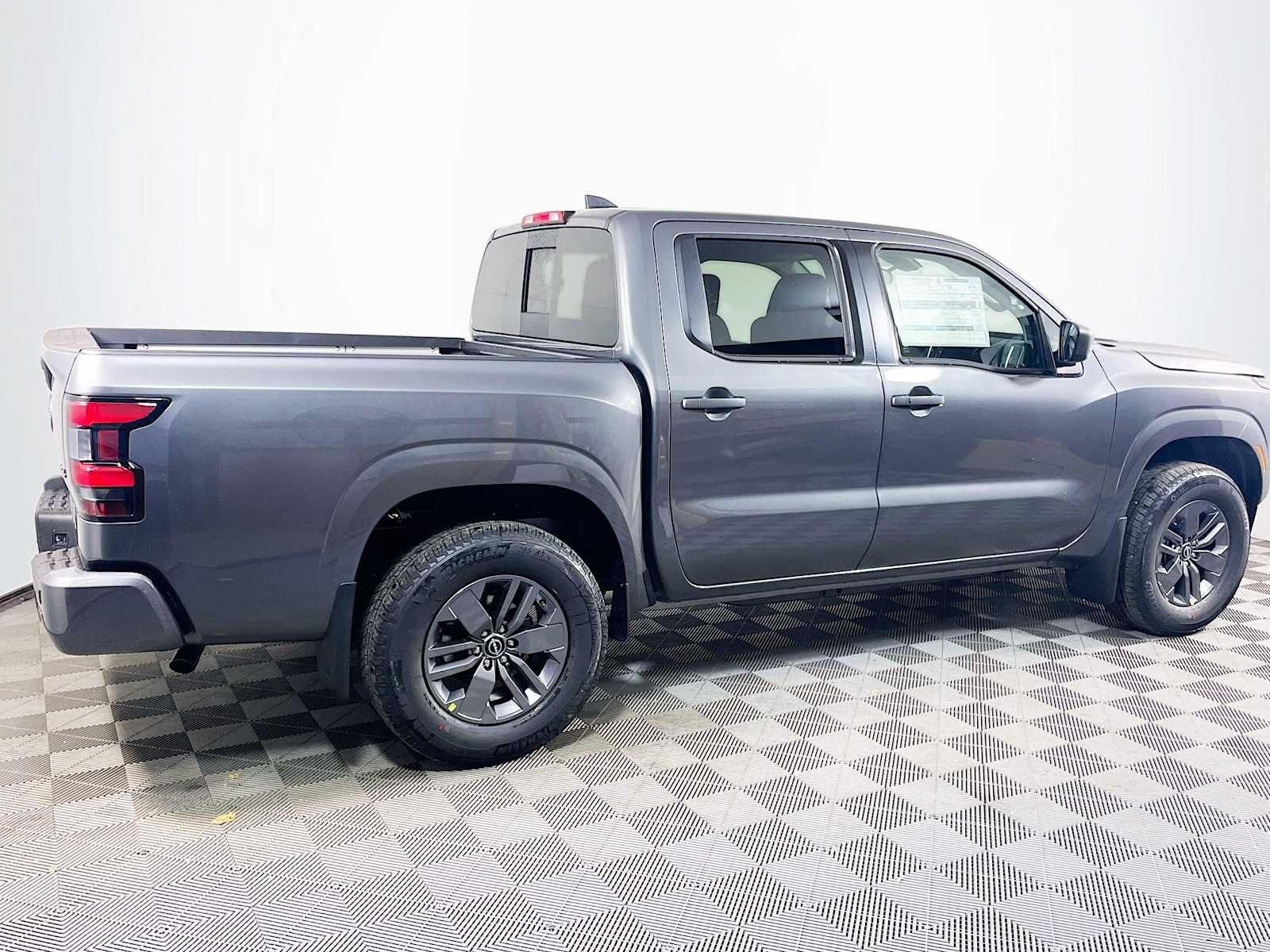 2026 Nissan Frontier Crew Cab SV photo 2