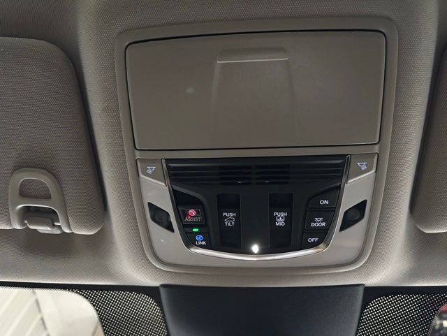 2022 Acura MDX Technology SH-AWD photo 24