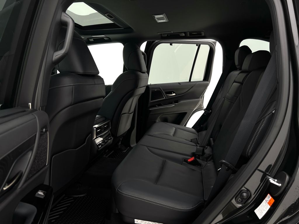 2025 Lexus LX 600 Luxury photo 16