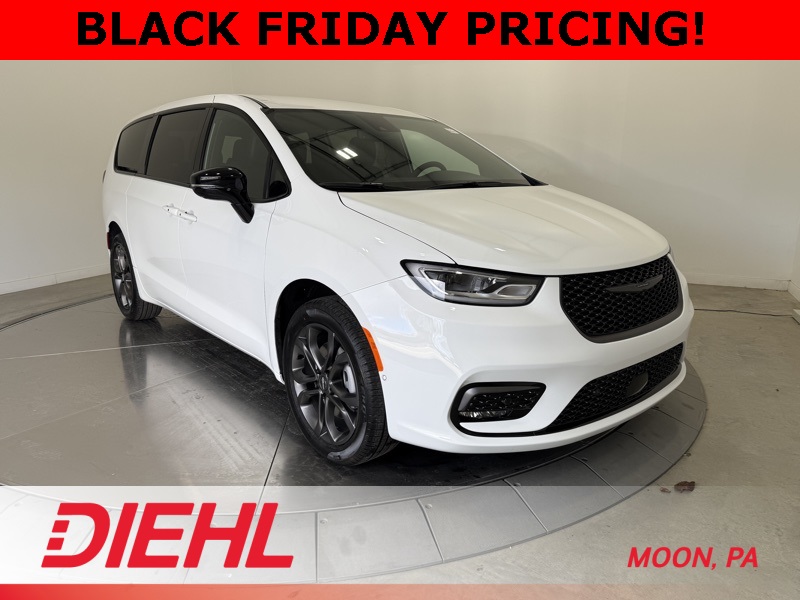 2026 Chrysler Pacifica Select's photo