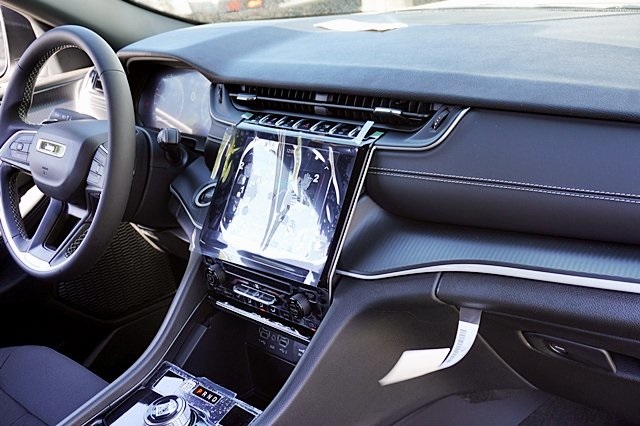 New 2024 Bright White Clear-Coat Exterior Paint Jeep Laredo image 12