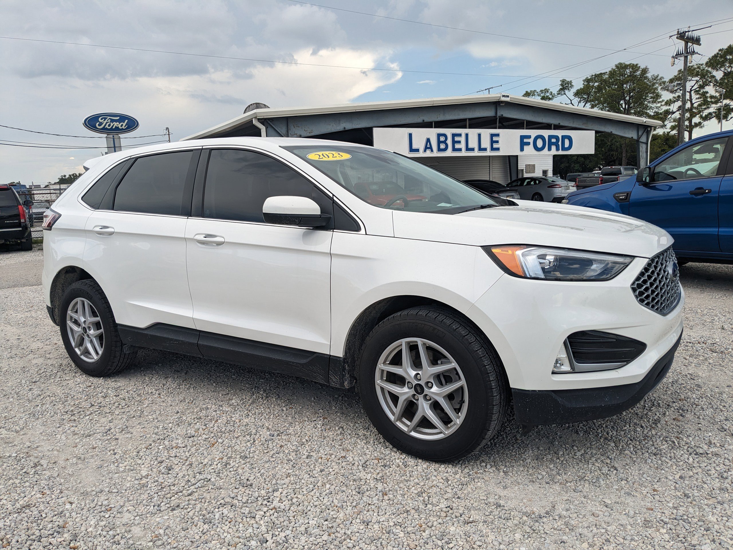 2023 Ford Edge SEL photo 2