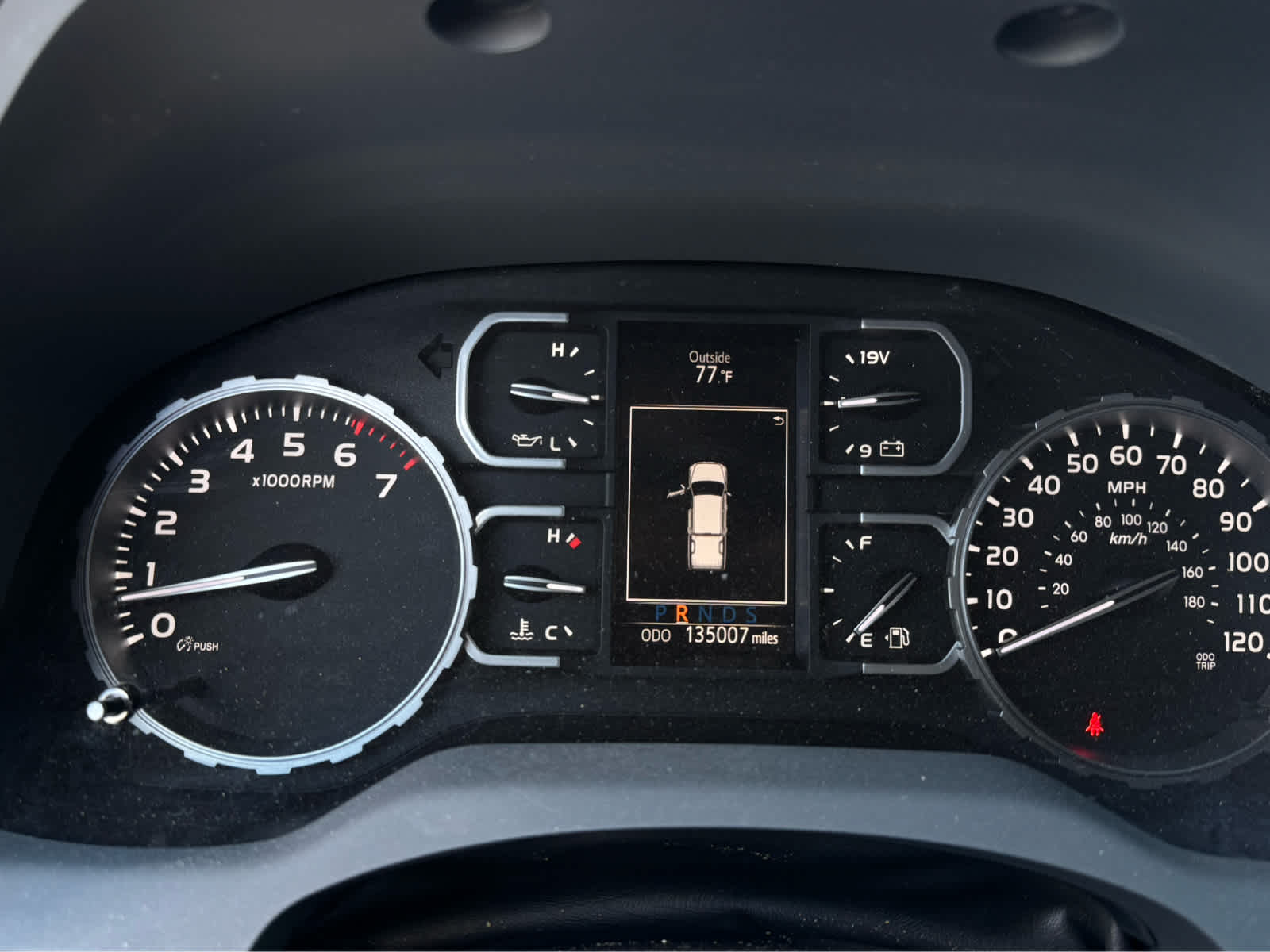 2018 Toyota Tundra SR5 photo 12