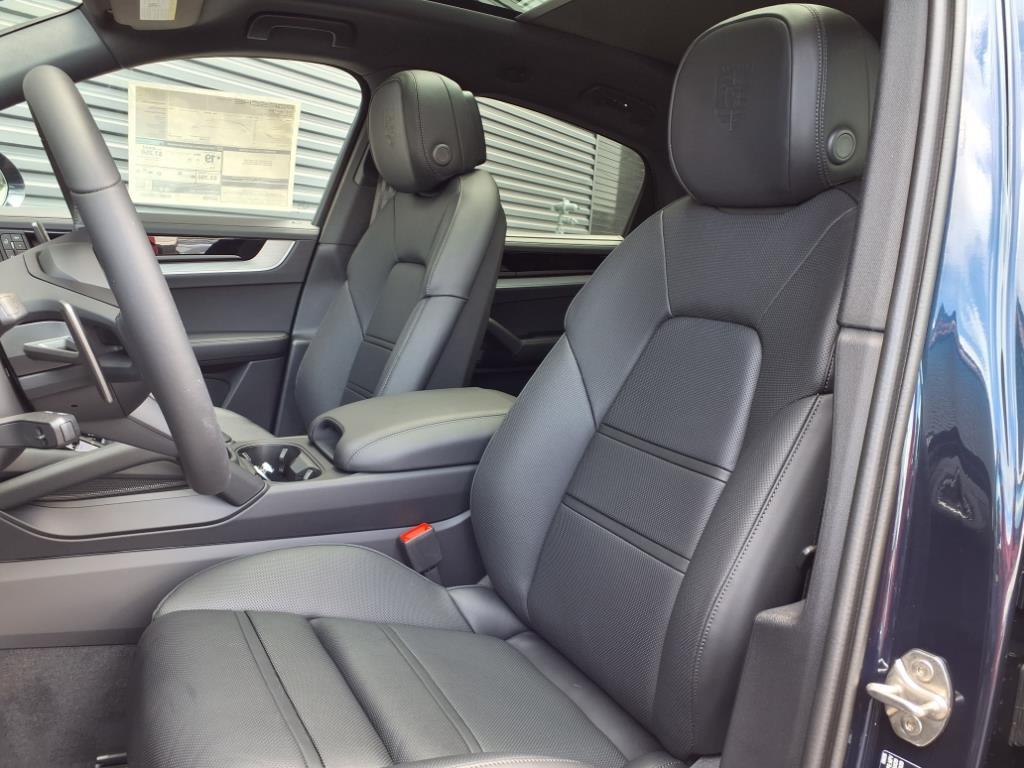 2025 Porsche Cayenne Coupe photo 4