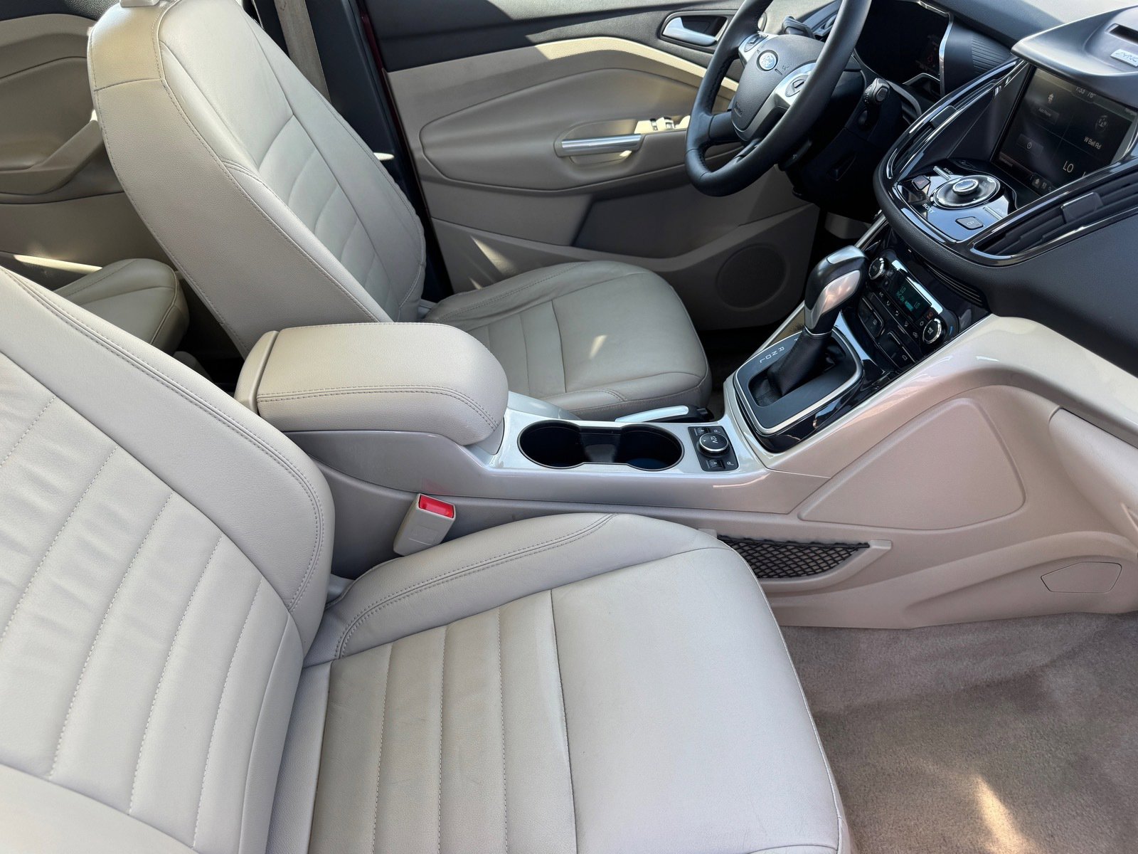 2015 Ford C-Max Hybrid SEL photo 8