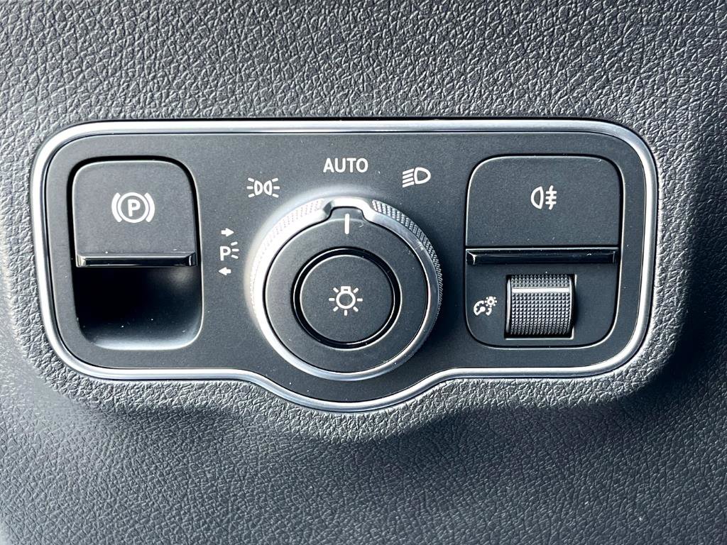 2024 Mercedes Benz EQB 4MATIC photo 14
