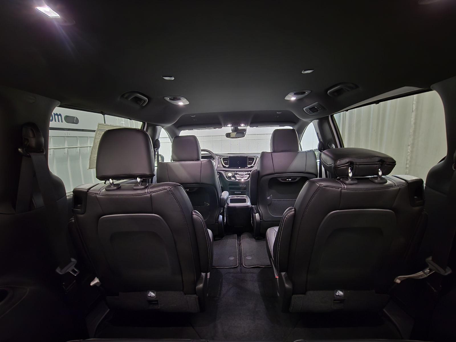 2025 Chrysler Pacifica photo 39