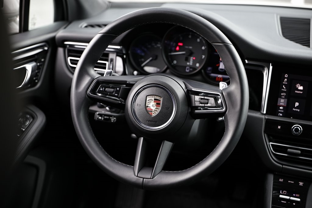 2025 Porsche Macan T photo 26