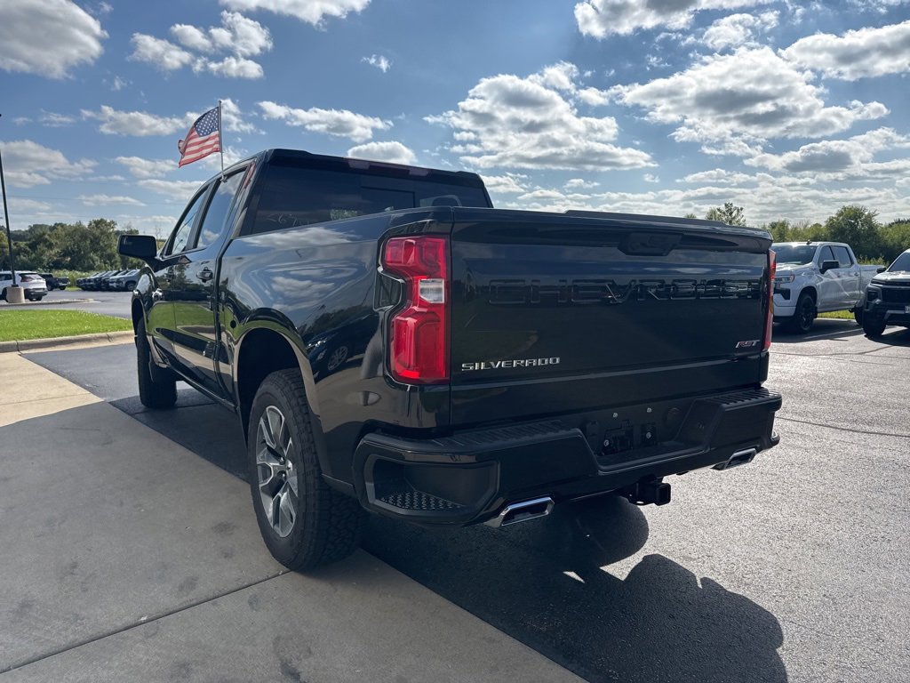 2026 Chevrolet Silverado RST photo 4