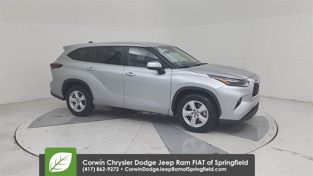 2024 Toyota Highlander LE photo 2