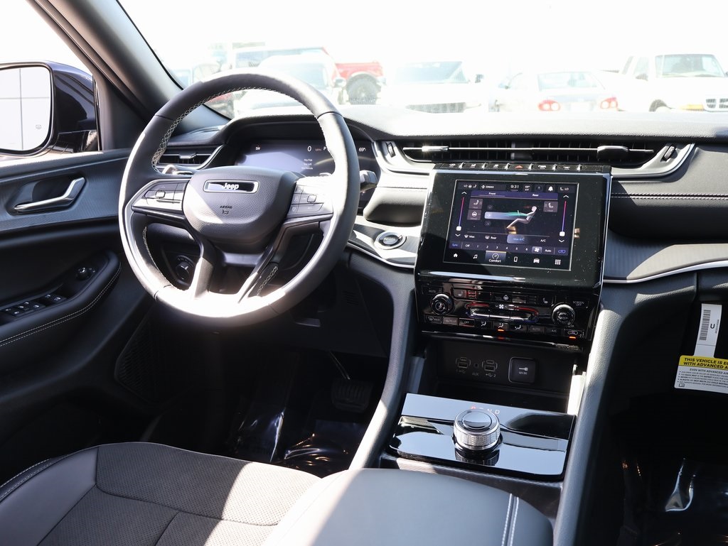 2025 Jeep Grand Cherokee Altitude X photo 14