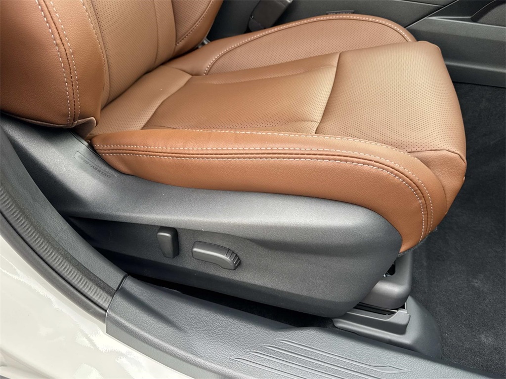 2025 Subaru Outback Touring XT photo 8