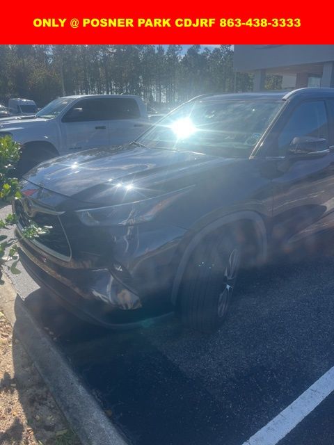 2023 Toyota Highlander XLE's photo