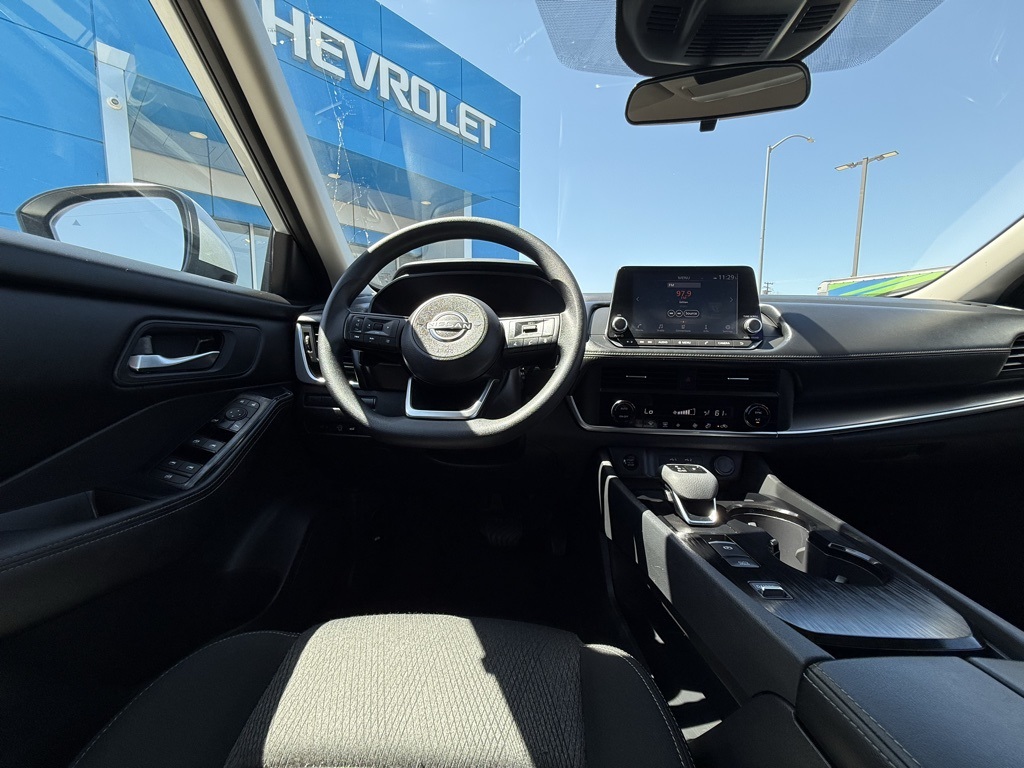 2024 Nissan Rogue SV photo 14