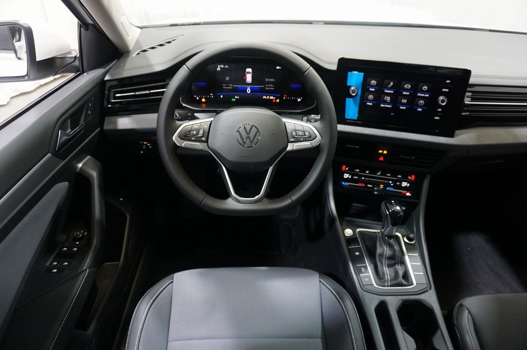 2025 Volkswagen Jetta 1.5T SE photo 11