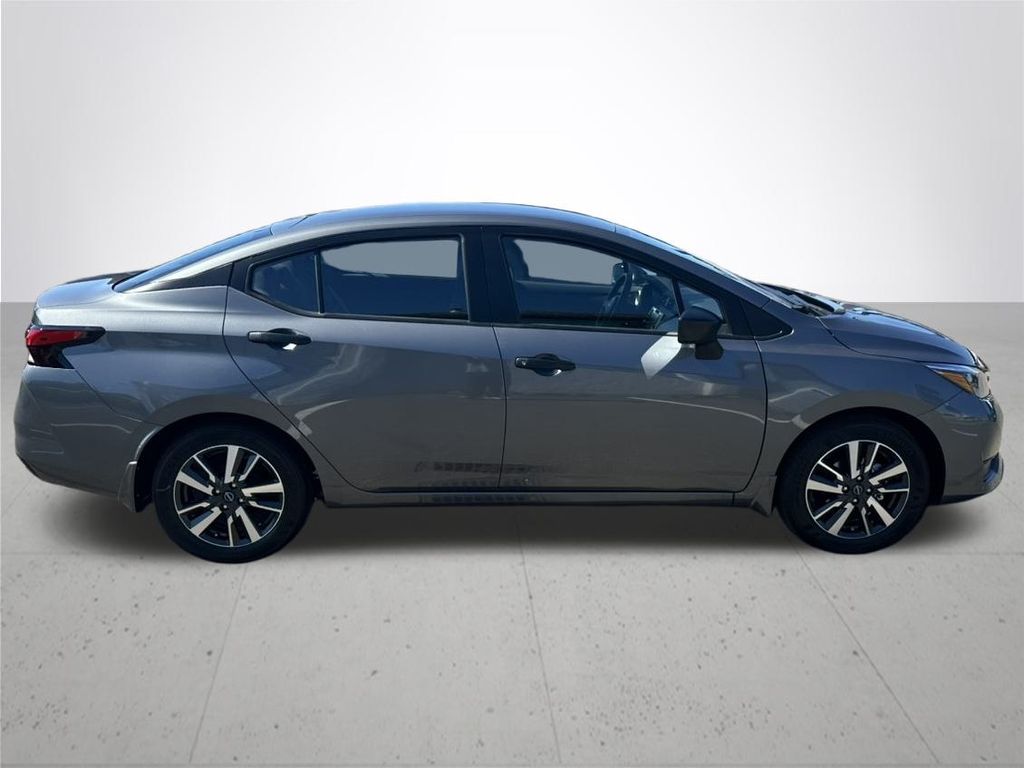 2025 Nissan Versa 1.6 S photo 6