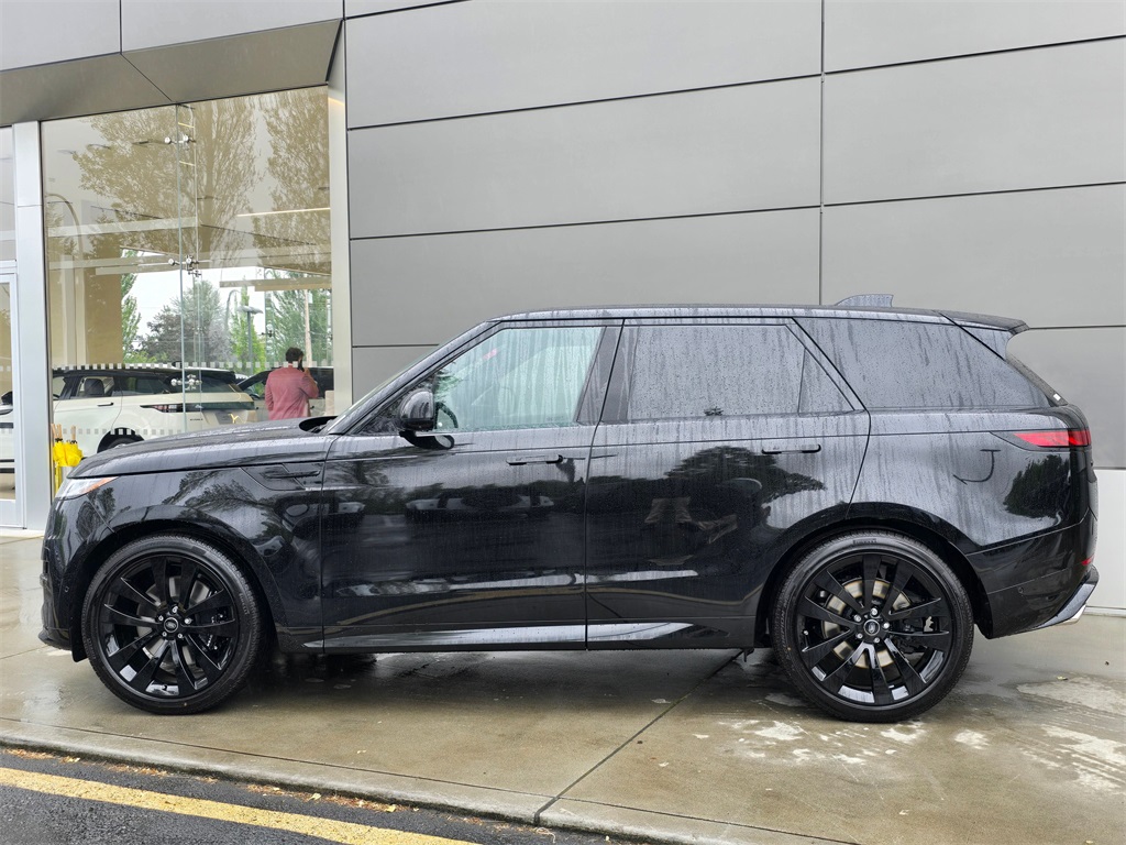 2025 Land Rover Range Rover Sport SE photo 3