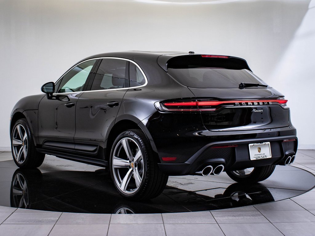 2025 Porsche Macan T photo 3