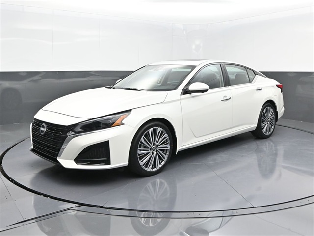 2025 Nissan Altima SL's photo