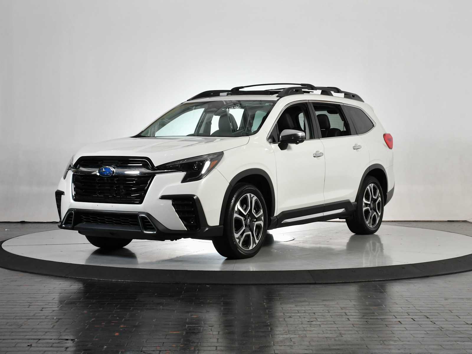2023 Subaru Ascent Touring's photo