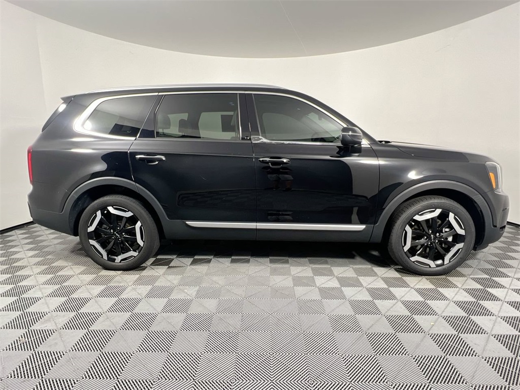 2025 Kia Telluride S photo 2