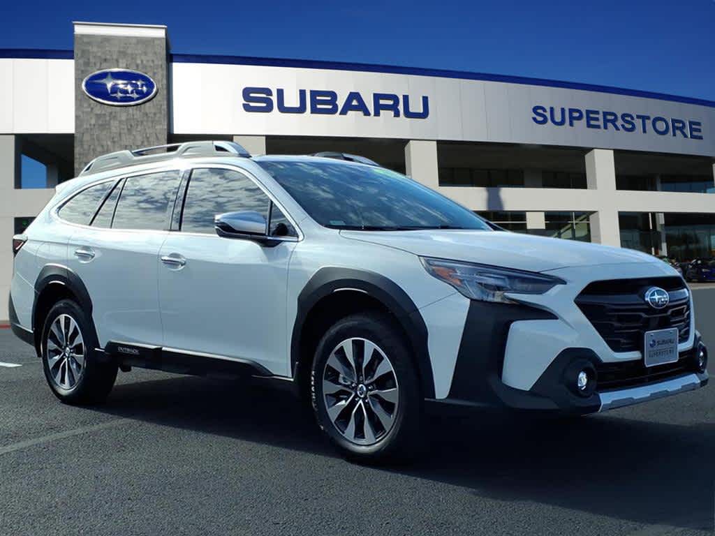 2025 Subaru Outback Touring's photo