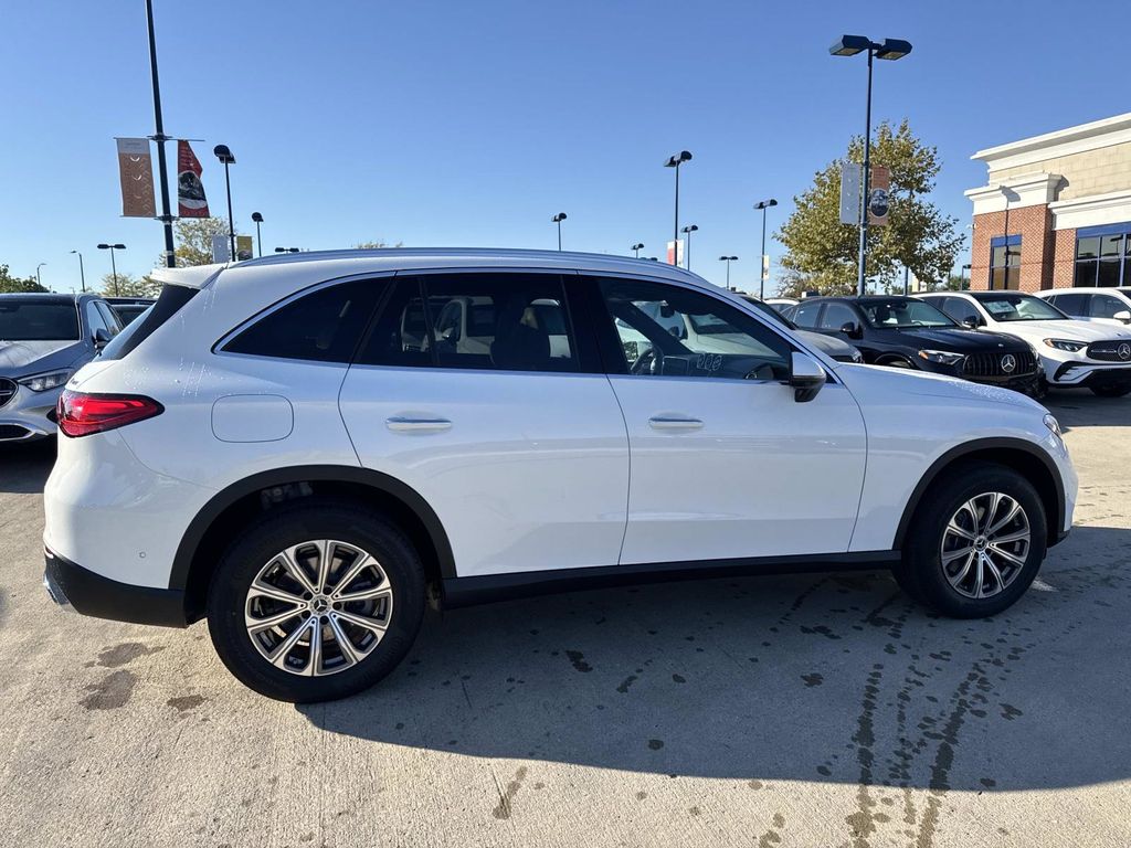 2026 Mercedes Benz GLC 300 4MATIC photo 2