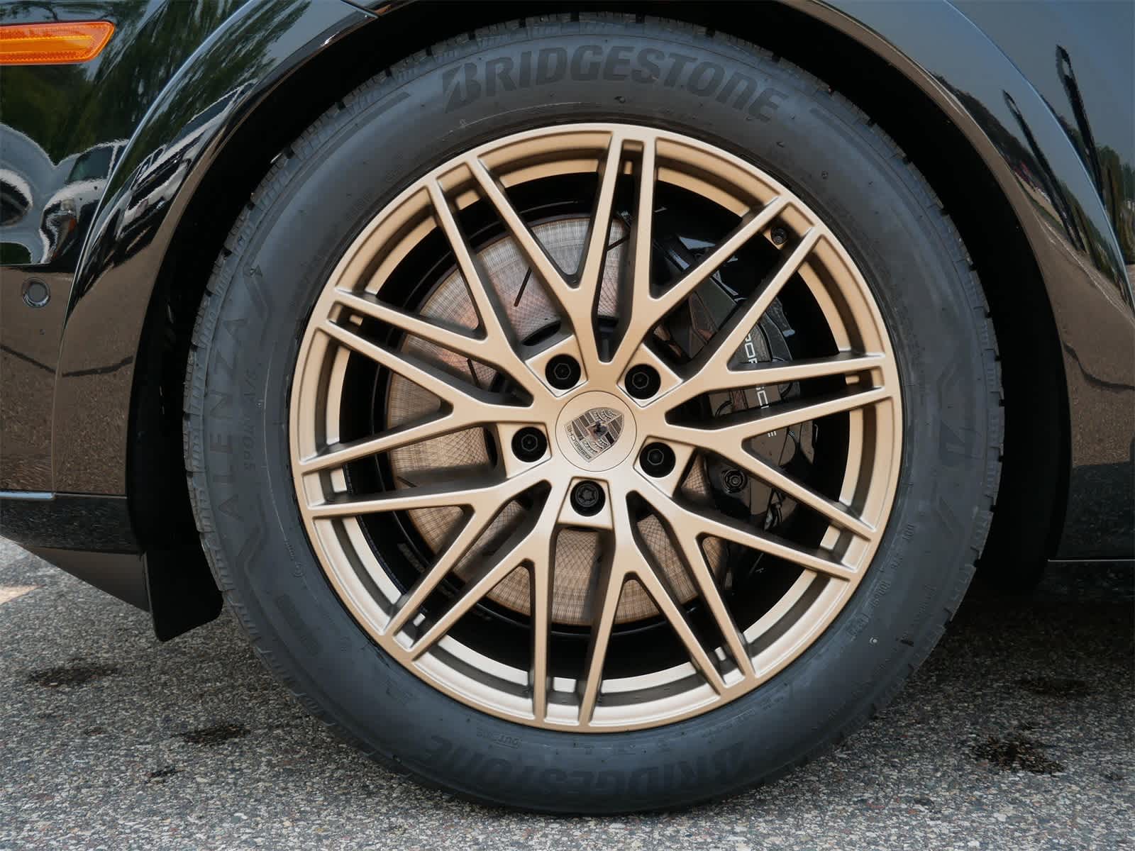 2025 Porsche Cayenne Turbo E-Hybrid photo 5